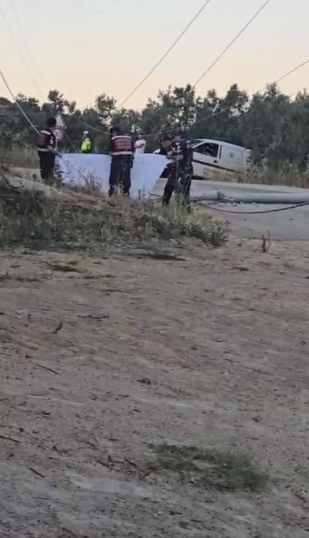 Trajik olay! Kaza sonrası yardıma koşarken akıma kapılarak öldü 1